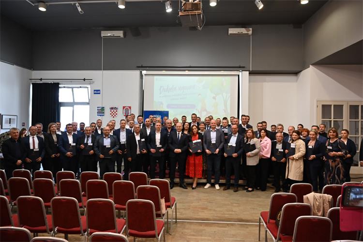 Slika /Ministarstvo demografije i useljeništva/Dodjela Vukovar 1.JPG